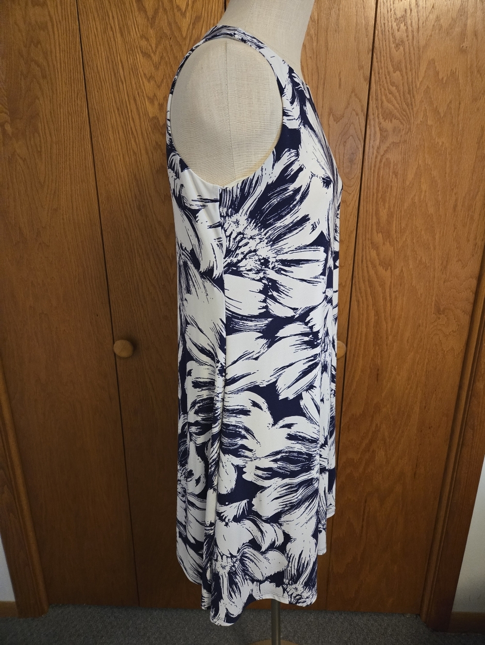 ANNE KLEIN Dark Purple and White Floral Sleeveless Dress. Size 6. - Picture 2 of 8